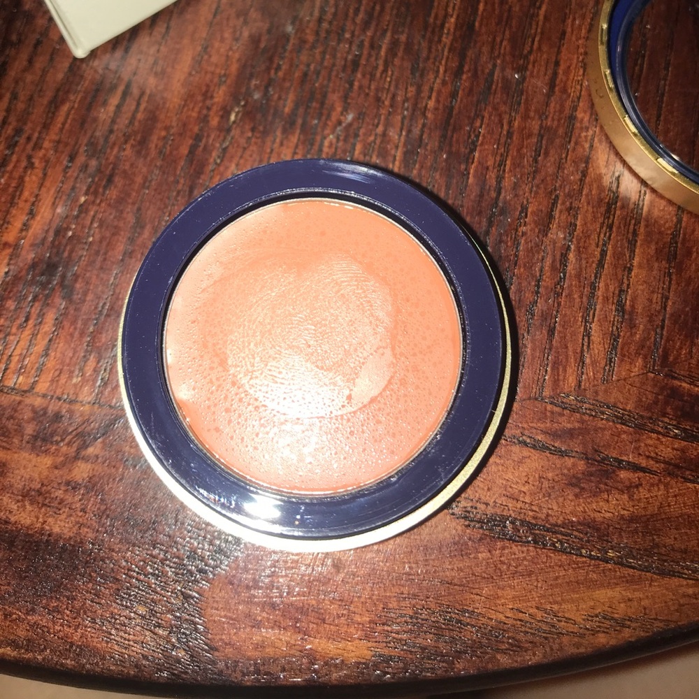 Makeup - Concealer - Picture 3 of 3